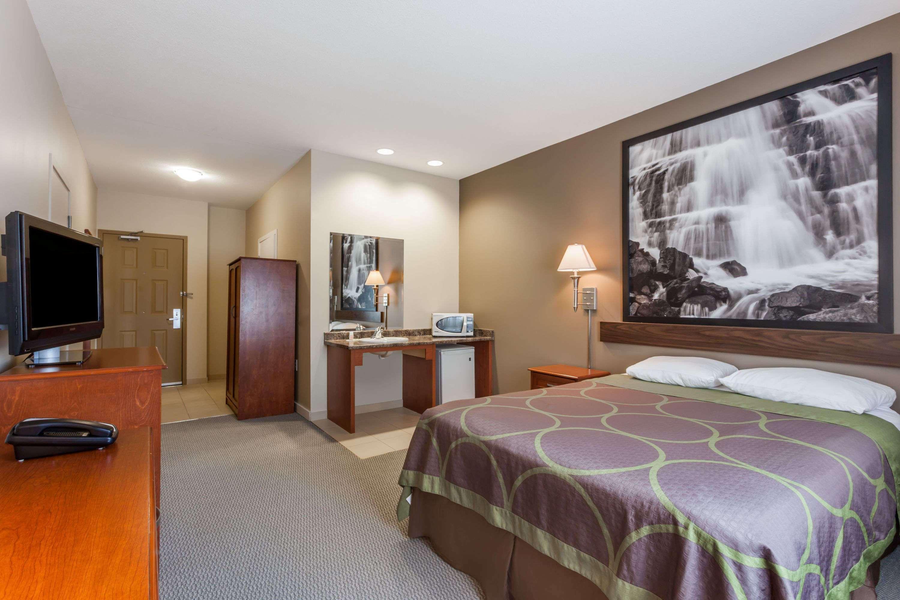 Отель Super 8 By Wyndham Abbotsford Bc Экстерьер фото