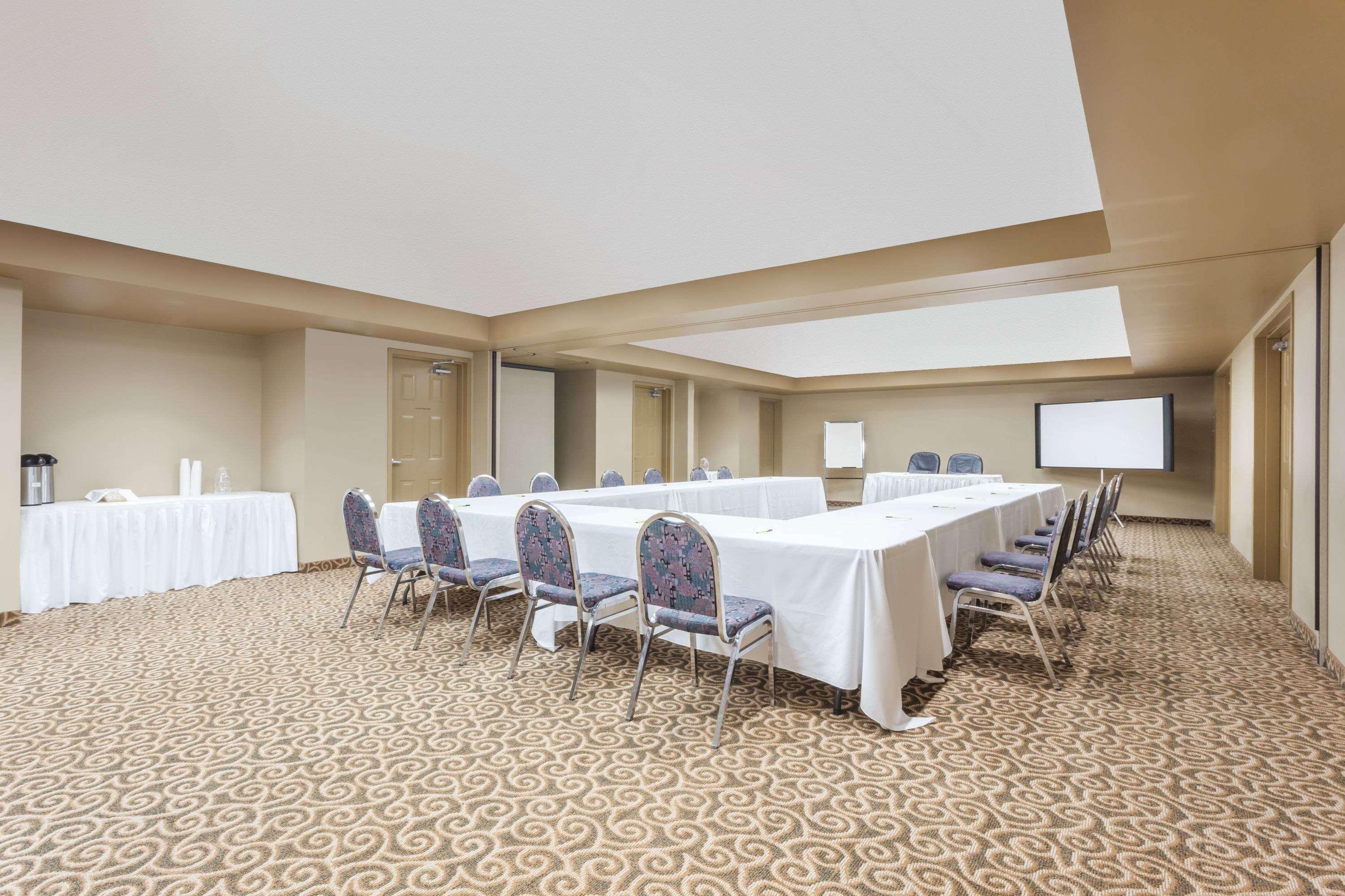 Отель Super 8 By Wyndham Abbotsford Bc Экстерьер фото